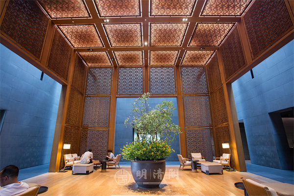 東陽(yáng)中式整裝企業(yè)明清閣紅木：珍材薈萃，雕琢傳世大宅